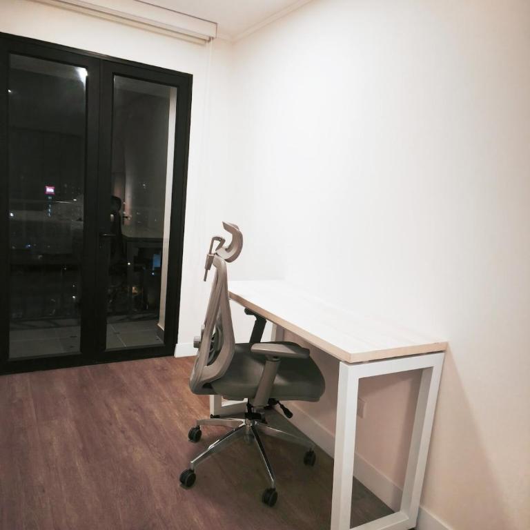3BR Miraflores - Pool & Jacuzzi in the Heart of the City - Three-Bedroom Apartment - 8