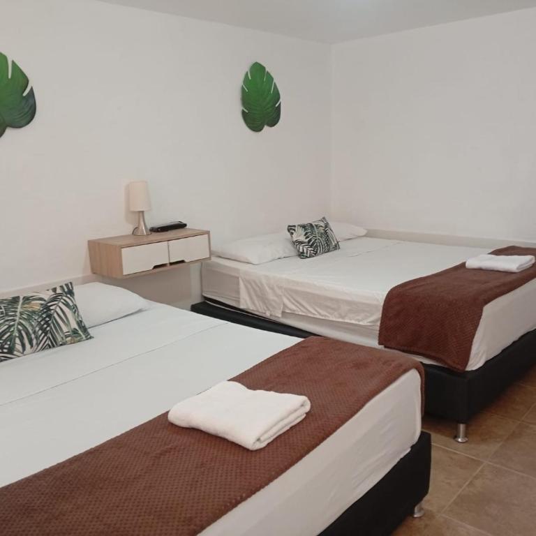 Aloja-T Hostal Jericó - Habitación Cuádruple Económica - 1