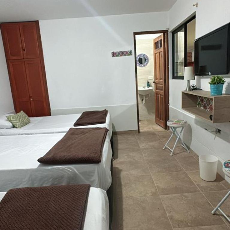 Aloja-T Hostal Jericó - Habitación Triple con baño privado - 1