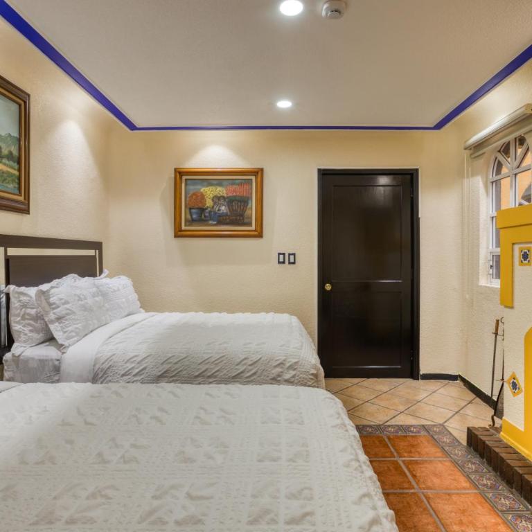 Casa Blue - Double Room with Shared Bathroom - 2