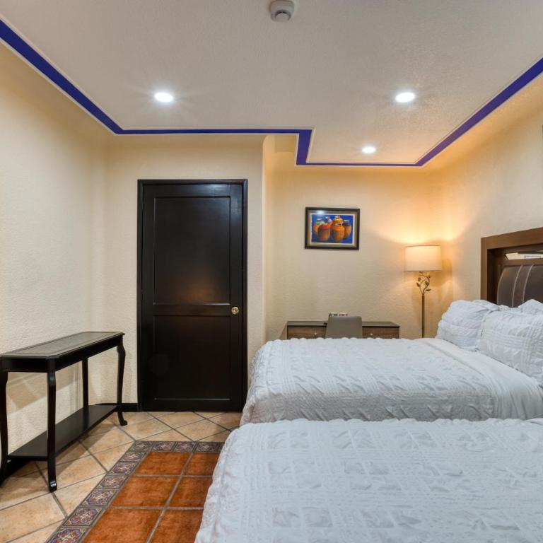 Casa Blue - Double Room with Shared Bathroom - 8