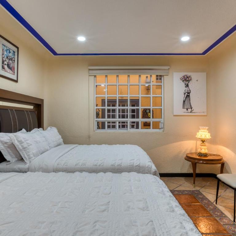 Casa Blue - Double Room with Shared Bathroom - 10