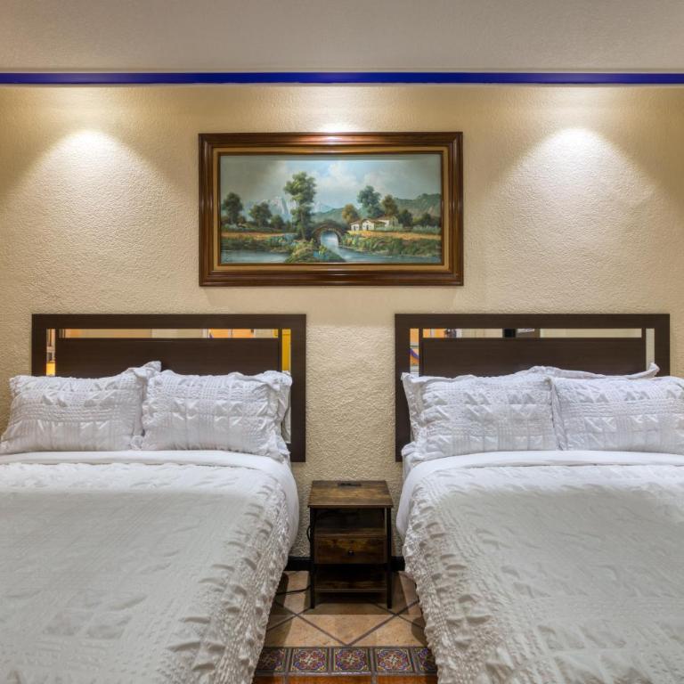Casa Blue - Double Room with Shared Bathroom - 16
