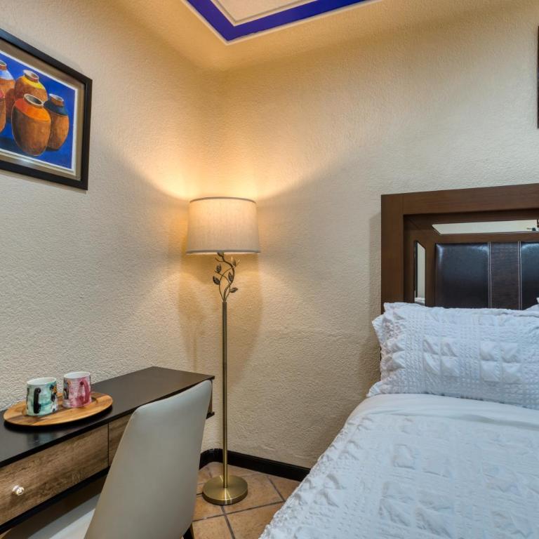 Casa Blue - Double Room with Shared Bathroom - 17