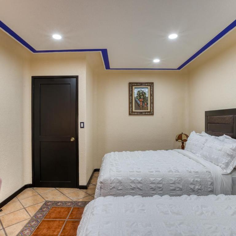 Casa Blue - Double Room with Shared Bathroom - 34