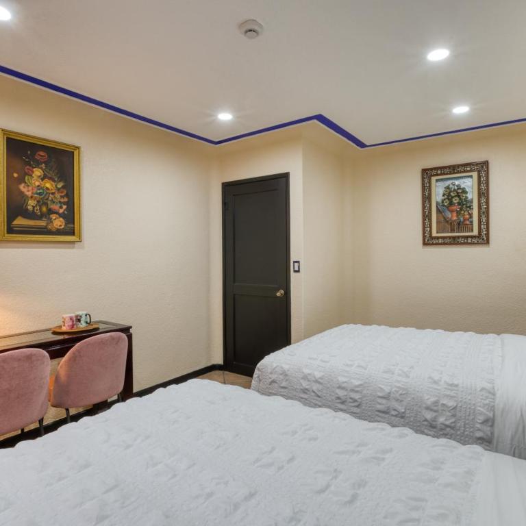 Casa Blue - Double Room with Shared Bathroom - 36