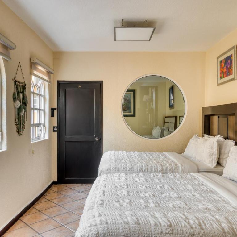 Casa Blue - Quadruple Room with Shared Bathroom - 10
