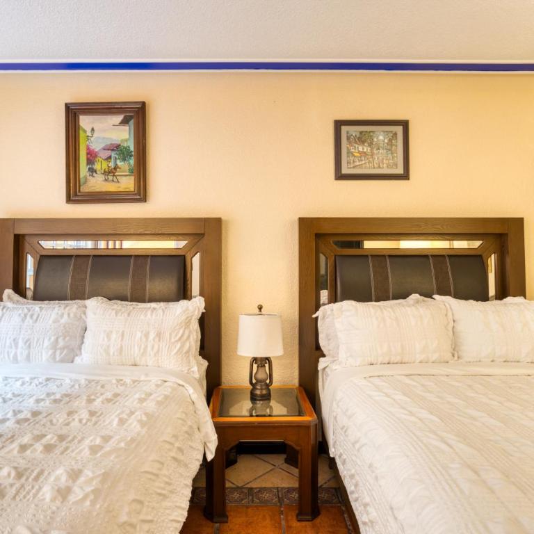 Casa Blue - Double Room with Private Bathroom - 8