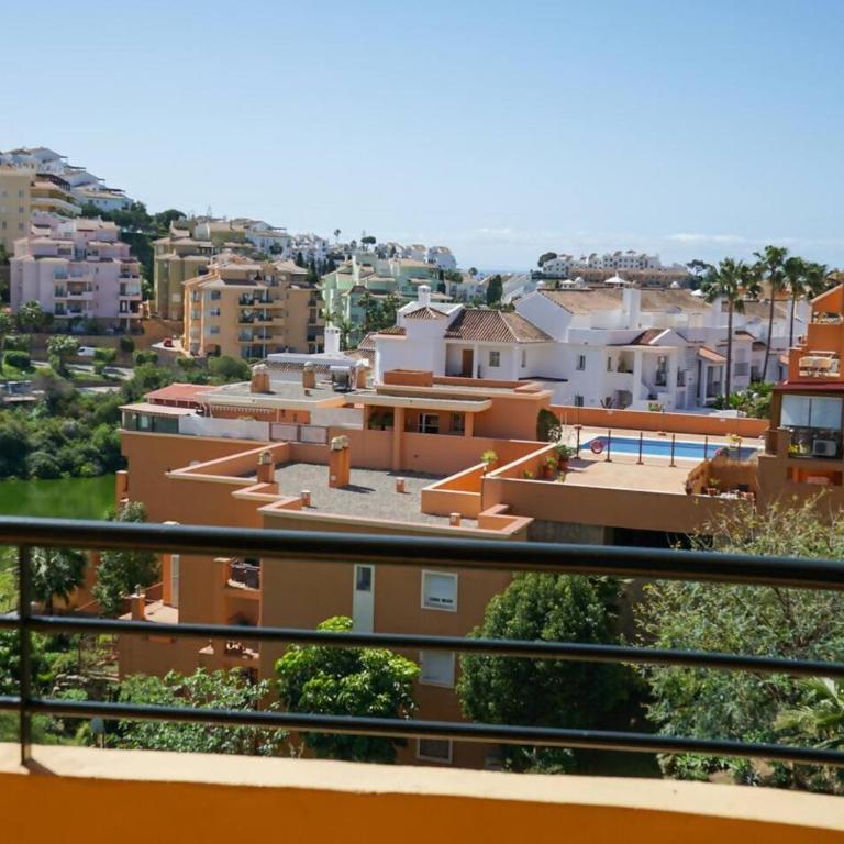 Bright & quiet 2BR flat w/ large terrace & pool - Apartamento de 2 dormitorios - 35