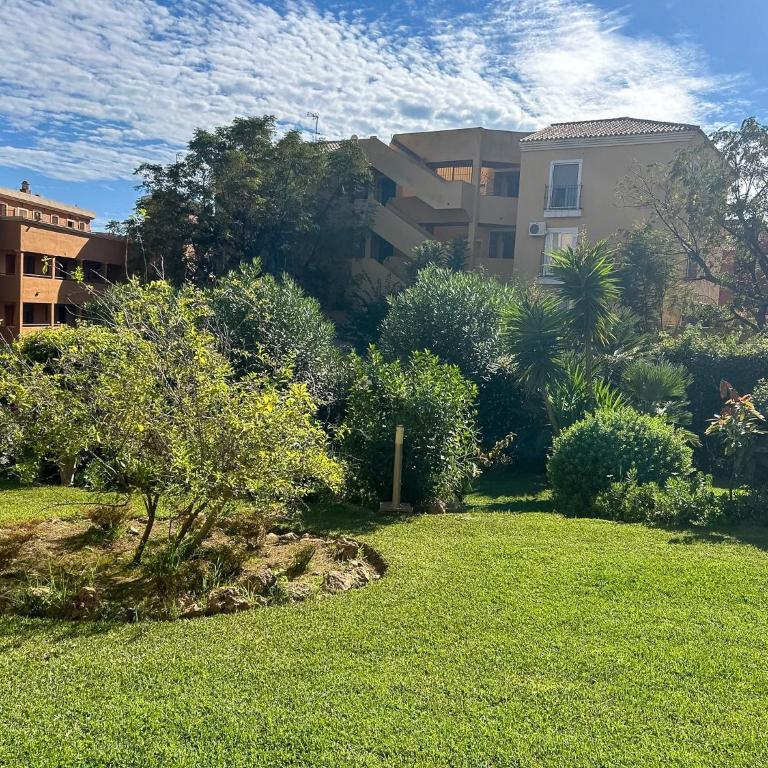 Bright & quiet 2BR flat w/ large terrace & pool - Apartamento de 2 dormitorios - 49
