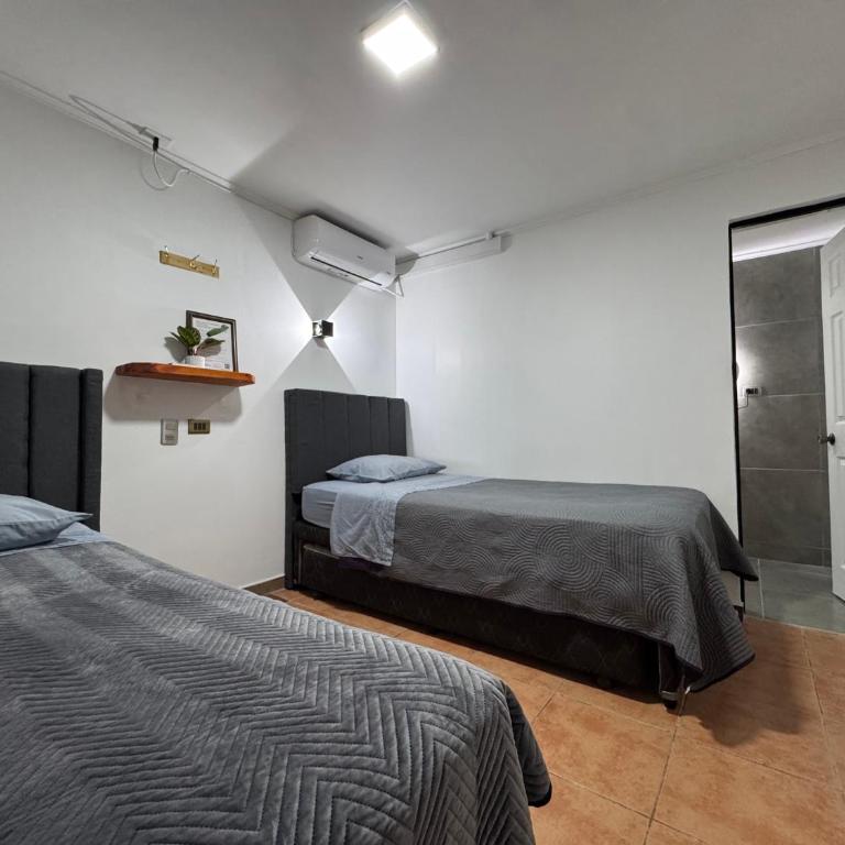 Residencial Don Santiago - Triple Room with Private Bathroom - 4