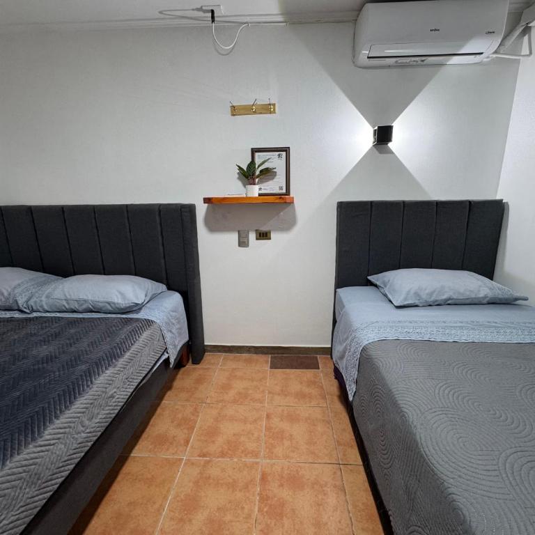 Residencial Don Santiago - Triple Room with Private Bathroom - 5