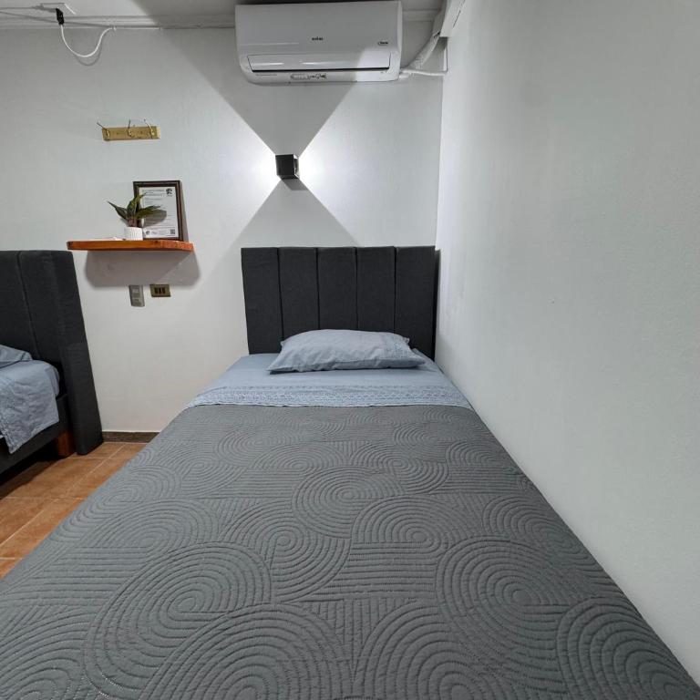 Residencial Don Santiago - Triple Room with Private Bathroom - 6