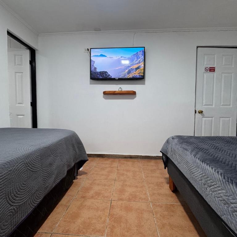 Residencial Don Santiago - Triple Room with Private Bathroom - 9