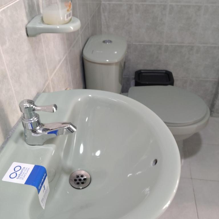 Shalom Home90 - Habitación Doble con baño privado - 1 o 2 camas - 2