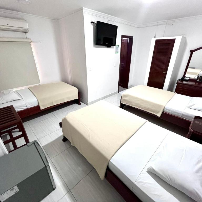 Hotel Exelsior - Habitación Triple - 8