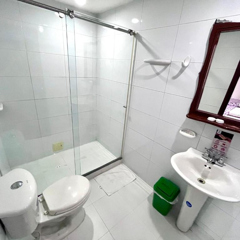 Hotel Exelsior - Habitación Cuádruple Estándar - 5