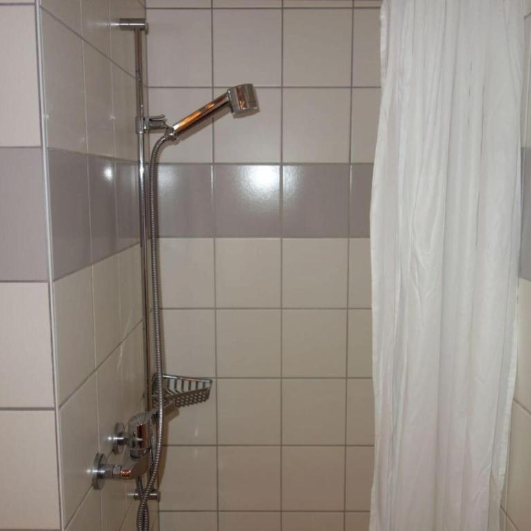 Welcoming apartment with balcony - One-Bedroom Apartment - 24