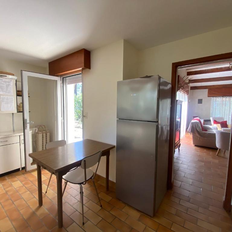 Villa avec jardin boisé, proche plage et commerces, La Tranche-sur-Mer - FR-1-22-307 - Maison de Vacances (6 Adultes) - 6