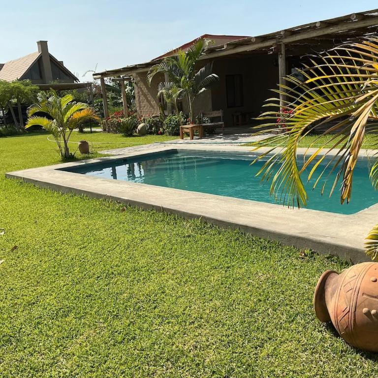 Casa de campo con piscina en Chincha - Three-Bedroom House - 1