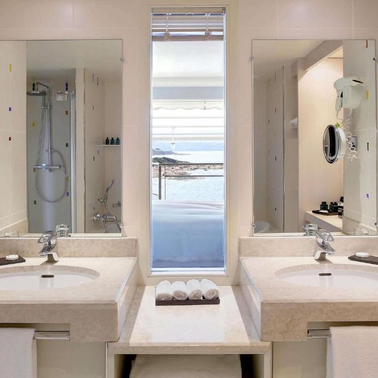 Sofitel Golfe d'Ajaccio Thalassa Sea & Spa - Suite Lit King-Size avec Terrasse - Vue sur Mer - 5