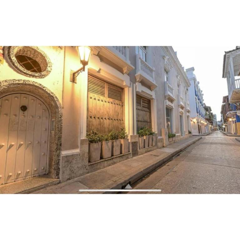Luxury Large Apartment With Colonial Balcony - Apartment - 9