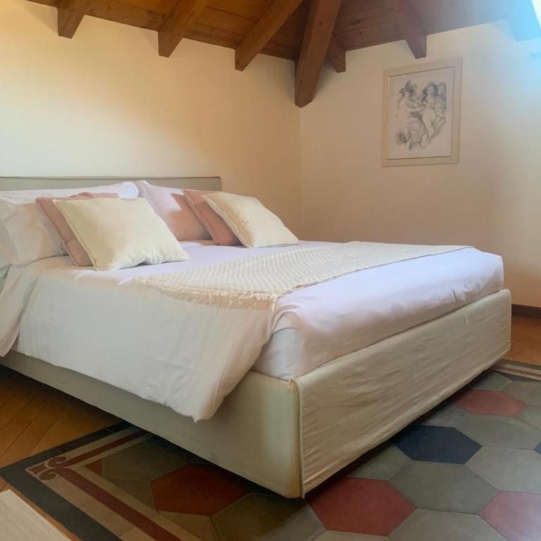 La Villa Como - Double Room with Private External Bathroom - 4