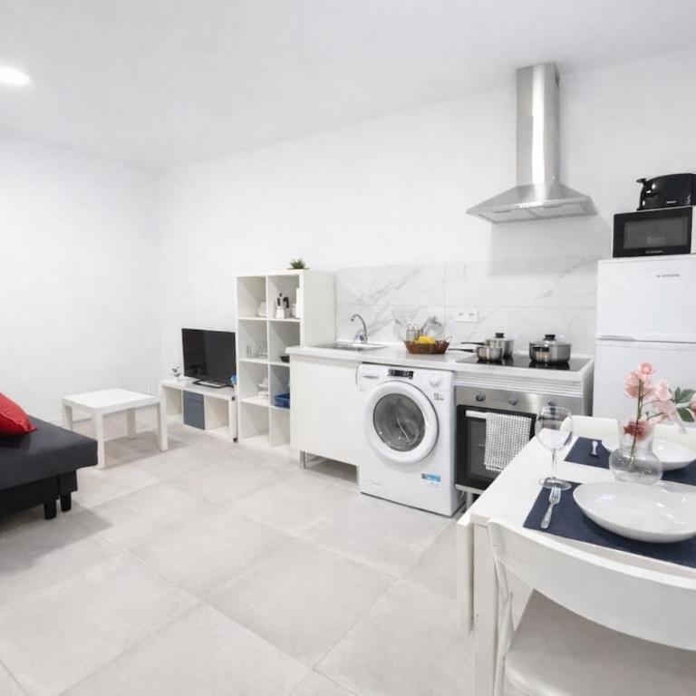 Apartment F Private Complex Metro 4 Guests - Studio Apartment with One Double Bed - 1
