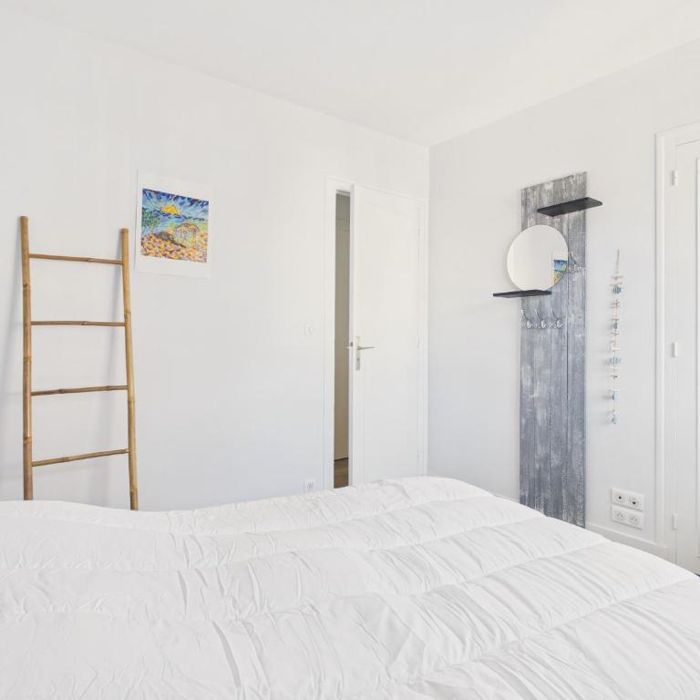 Vue mer, plage à 50 m, 2 adultes 2 enfants - Appartement - 10