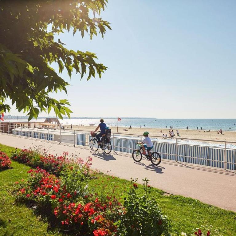 Vue mer, plage à 50 m, 2 adultes 2 enfants - Appartement - 13