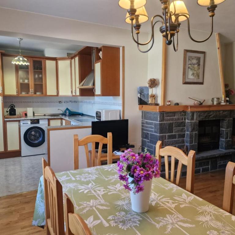 VALDI-BIESCAS - Two-Bedroom Apartment with Balcony - 11