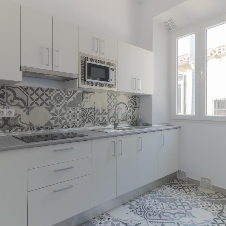 C11 - Cosy 7 Bedrooms in Plaza Merced - Apartment with Balcony - 8