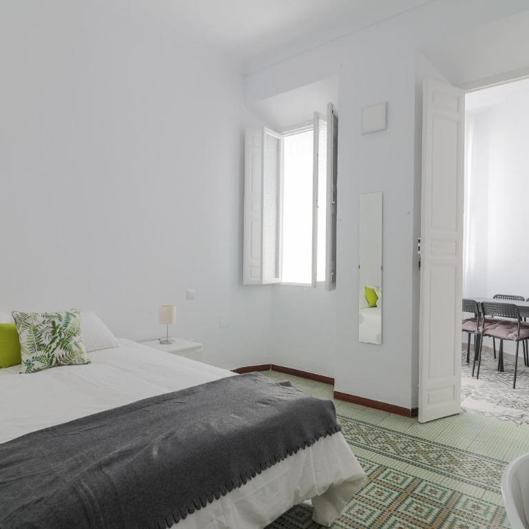 C11 - Cosy 7 Bedrooms in Plaza Merced - Apartment with Balcony - 11