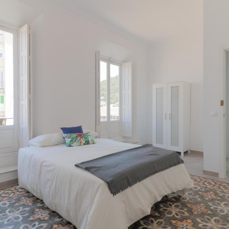 C11 - Cosy 7 Bedrooms in Plaza Merced - Apartment with Balcony - 15
