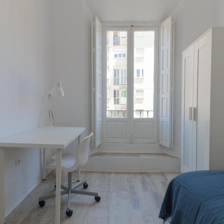 C11 - Cosy 7 Bedrooms in Plaza Merced - Apartment with Balcony - 13
