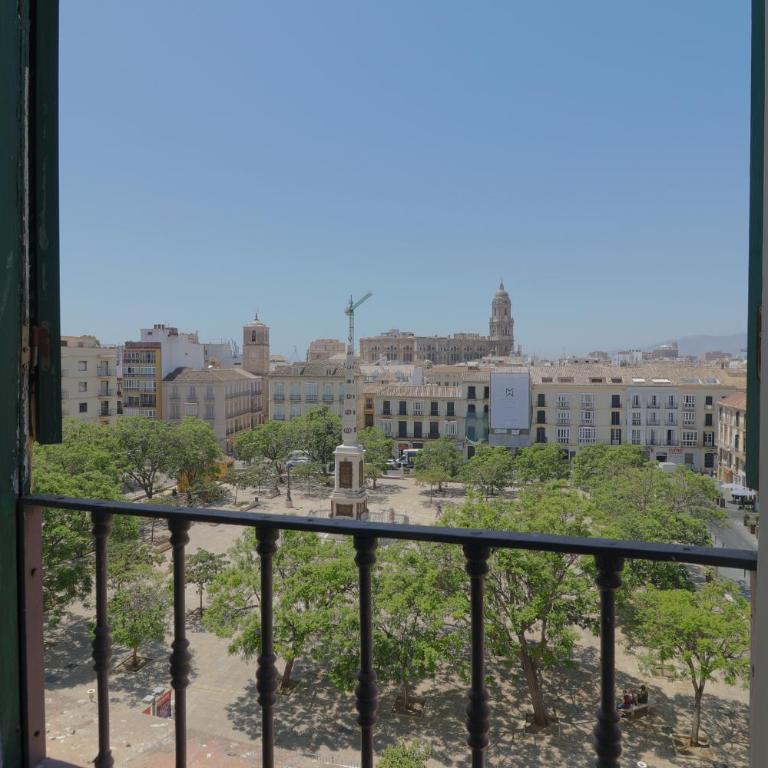 C11 - Cosy 7 Bedrooms in Plaza Merced - Apartment with Balcony - 2