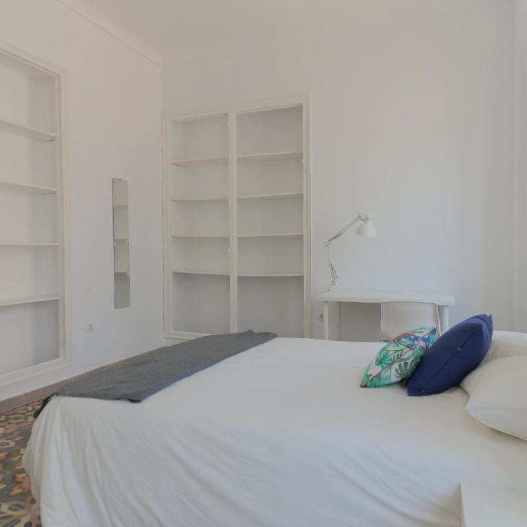 C11 - Cosy 7 Bedrooms in Plaza Merced - Apartment with Balcony - 32
