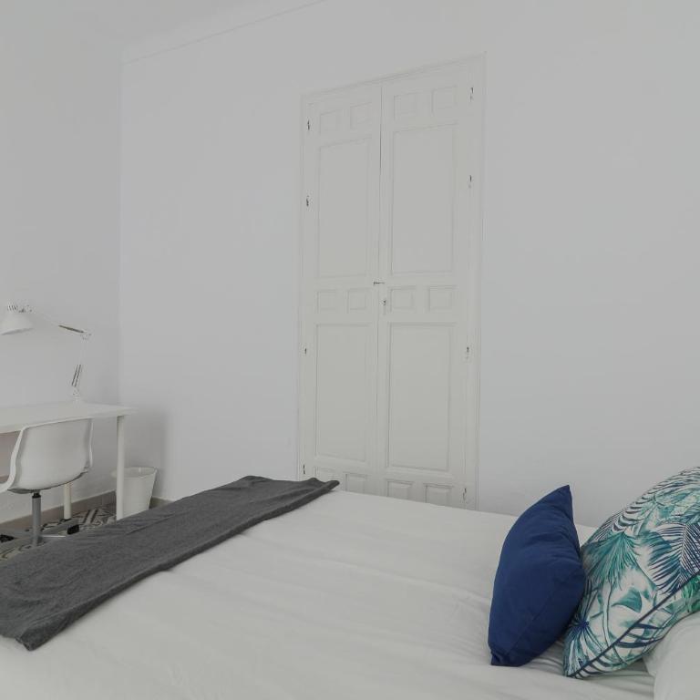 C11 - Cosy 7 Bedrooms in Plaza Merced - Apartment with Balcony - 30