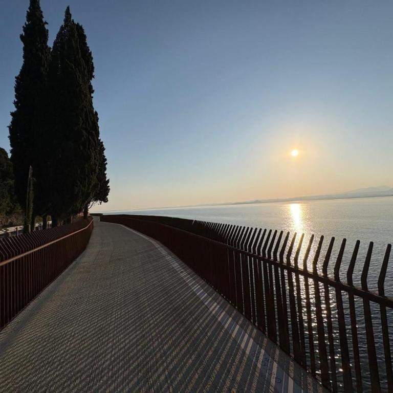 3 Zimmer Apartment am Gardasee mit traumhaften Seeblick und Pool in Torri del Benaco - Appartamento - 26