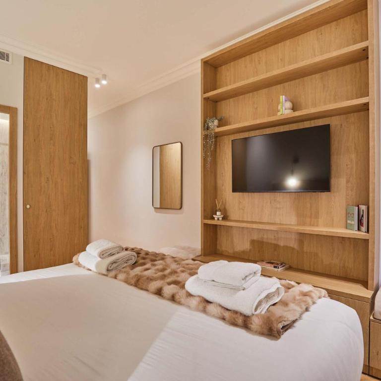 Luxurious airconditioned apartment Arc de Triomphe - Three-Bedroom Apartment - 9