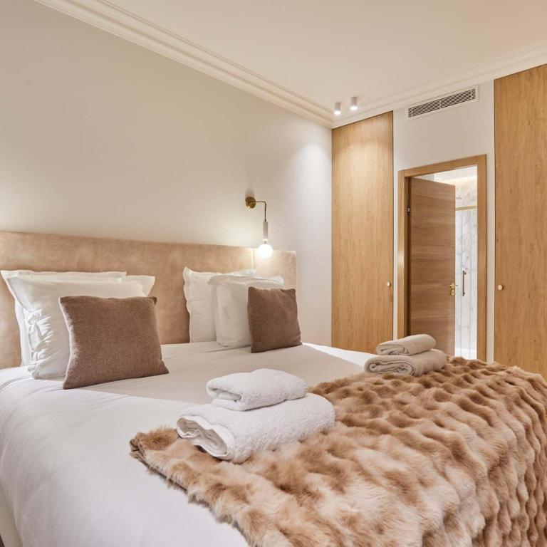 Luxurious airconditioned apartment Arc de Triomphe - Three-Bedroom Apartment - 6