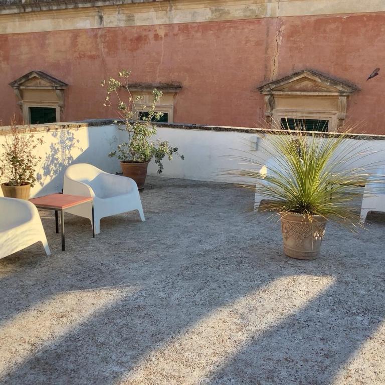 Palazzo Cariddi Apartment - Appartamento Deluxe con 2 Camere da Letto - 81