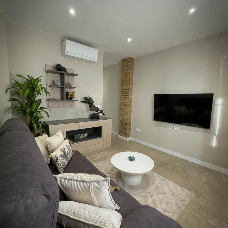 2BR Patio & Pool Las Arenas Beach - Apartment with Pool View - 10