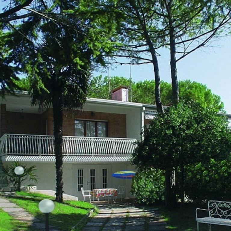 Villa with a large fenced garden - Villa - 1