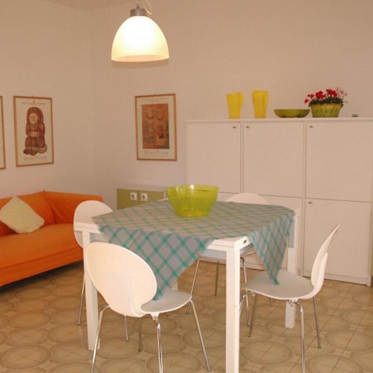 Villa with a large fenced garden - Villa - 2