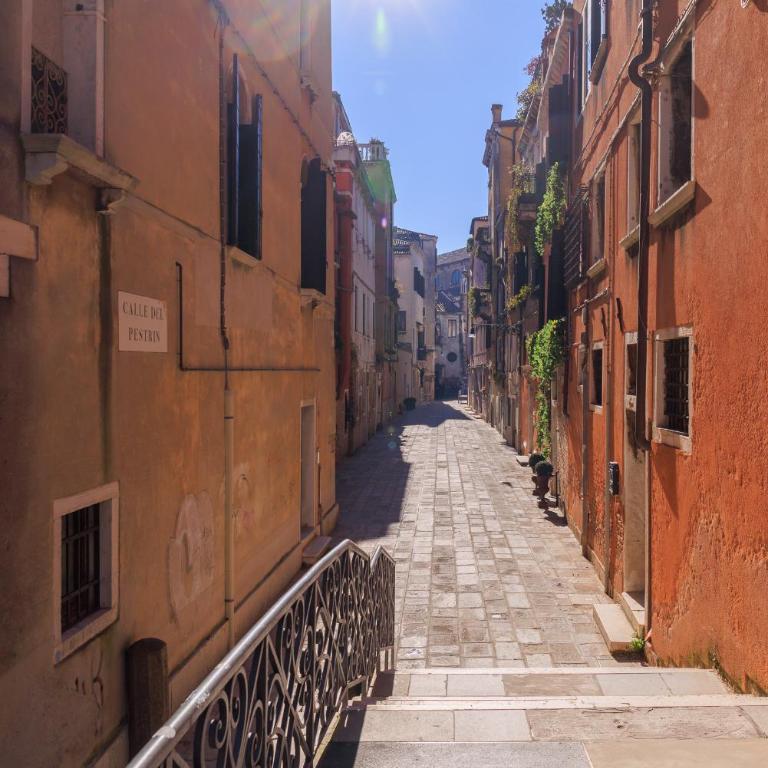 Golden Water Door 5min SanMarco 5min Rialto - One-Bedroom Apartment - 32