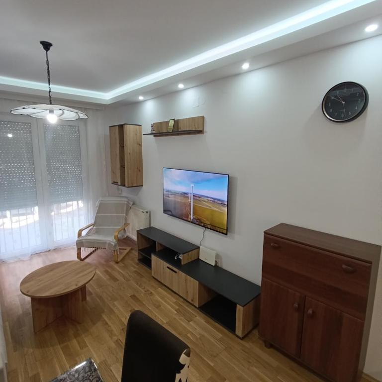 Cozy Family 4, Centar NS, Smart TV, Self Check-in - One-Bedroom Apartment - 12