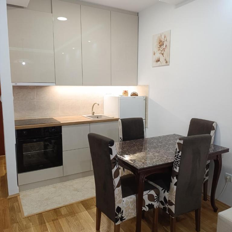 Cozy Family 4, Centar NS, Smart TV, Self Check-in - Apartman sa 1 Spavaćom Sobom - 19