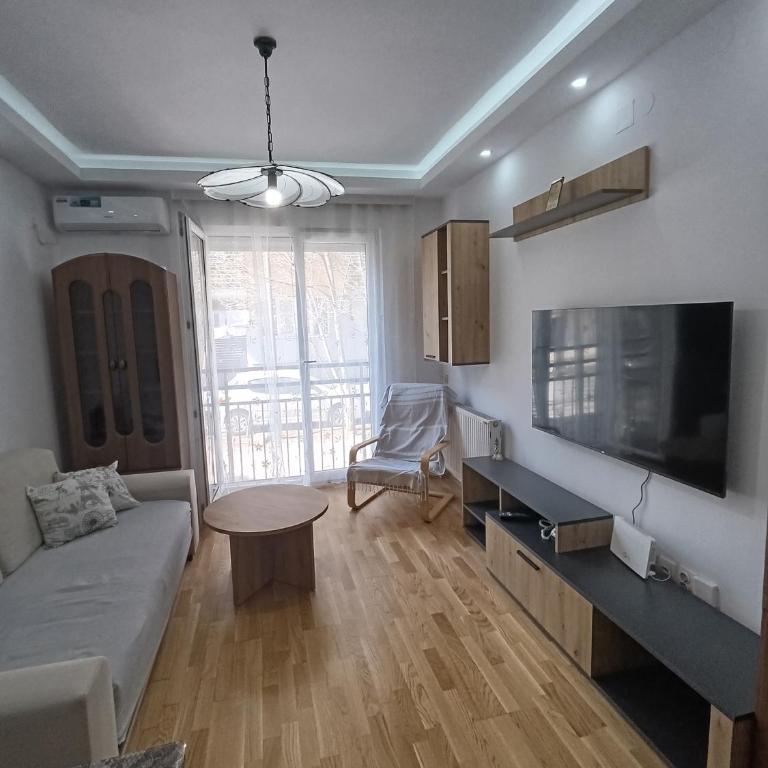 Cozy Family 4, Centar NS, Smart TV, Self Check-in - Apartman sa 1 Spavaćom Sobom - 2
