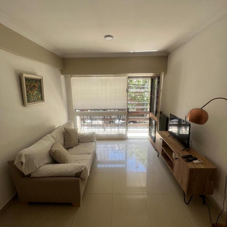 Departamento cómodo y luminoso en la mejor Zona de Güemes - Two-Bedroom Apartment - 1